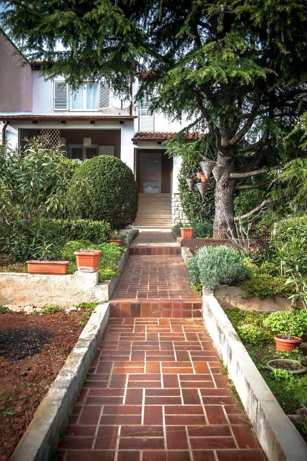 Hana House Pula Villa Bagian luar foto