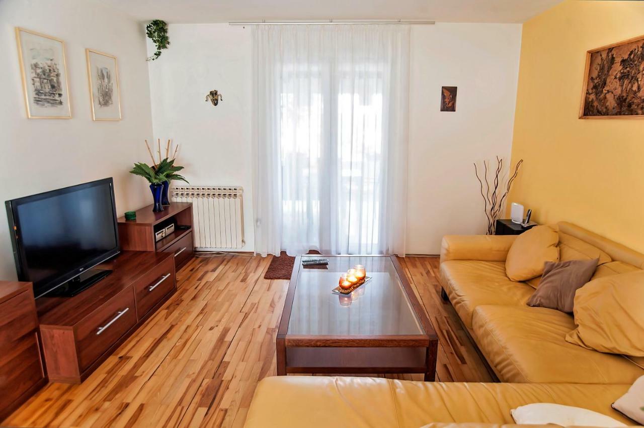 Hana House Pula Villa Bagian luar foto